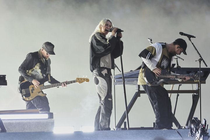 Το εντυπωσιακό σόου των Linkin Park πριν τη σέντρα του τελικού του Champions League
