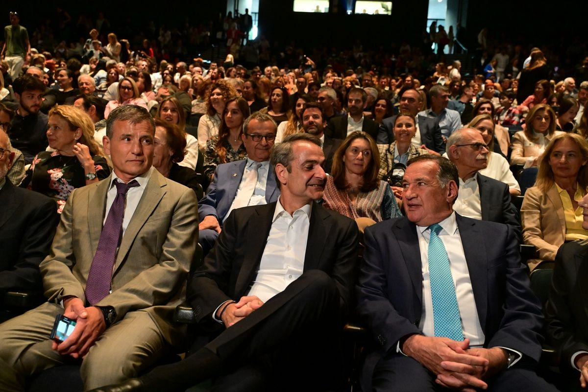 Ο Κωνσταντίνος Παπαδόπουλος, ο Κυριάκος Μητσοτάκης και ο Σπύρος Καπράλος