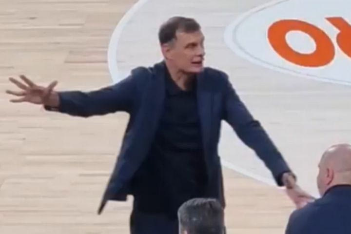 Ρεάλ – Ολυμπιακός: Έξαλλος ο Μπαρτζώκας, έφτασε μέχρι το κέντρο του γηπέδου και τα “έψαλε” στον Λι για μία άμυνα στον Μούσα