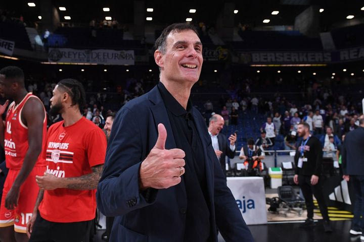 Μπαρτζώκας: “Δεν με νοιάζει να αισθάνομαι δικαιωμένος, με νοιάζει να παίρνουν χαρές οι άνθρωποι γύρω από τον Ολυμπιακό”