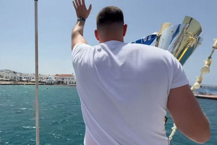 Μύκονος: Το πανοραμικό VIDEO από την επιστροφή στο νησί και την αποθεωτική υποδοχή από τον κόσμο
