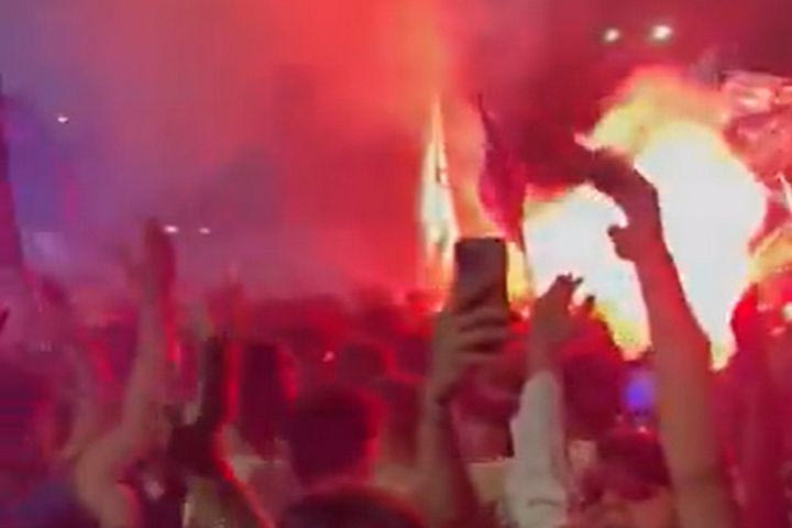 Χιλιάδες οπαδοί αποθέωσαν την ομάδα του Κόντε στο αεροδρόμιο, στην επιστροφή της από την Πάρμα