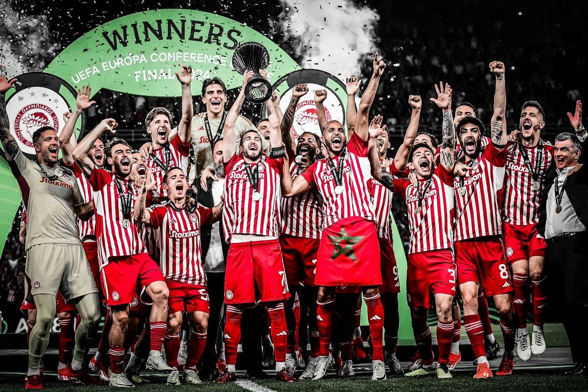 Η απομονή του τροπαίου του Conference League στον Ολυμπιακό