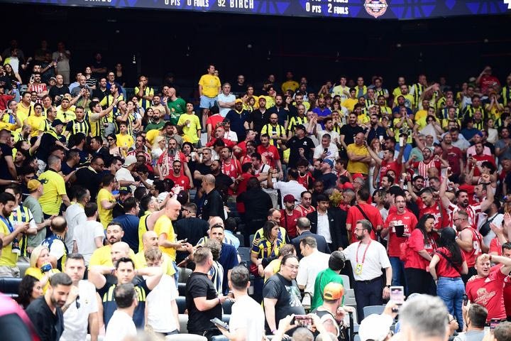 Η ένταση μεταξύ των οπαδών της Φενέρμπαχτσε και του Ολυμπιακού
