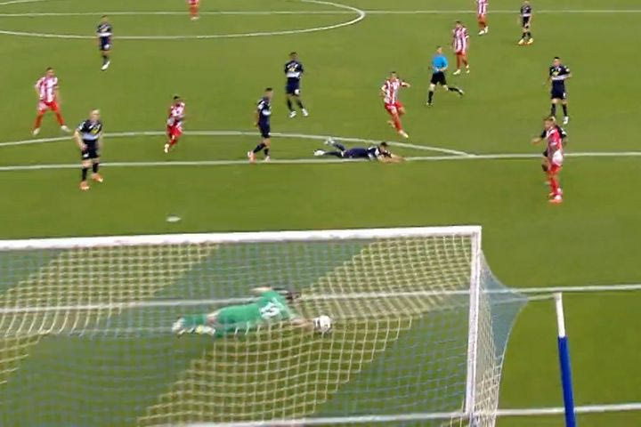 Με δυνατό σουτ ο Στάικος άνοιξε το σκορ για τον Πανσερραϊκό στη Λαμία