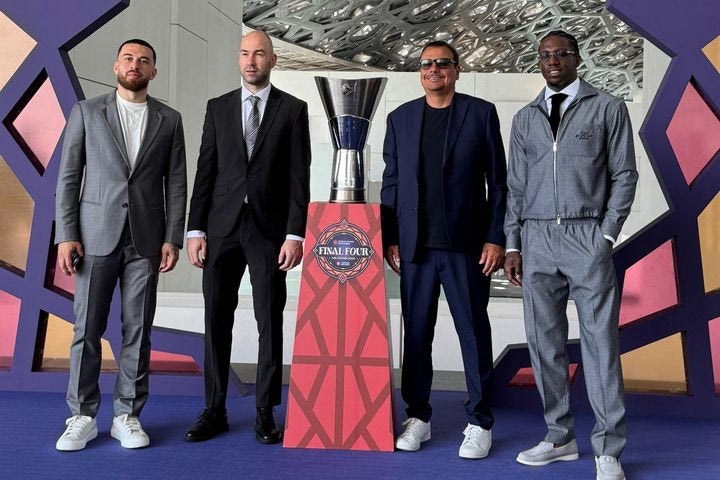 Final Four 2025: Η φωτογραφία των Αταμάν, Ναν, Σπανούλη και Τζέιμς μαζί με το τρόπαιο της EuroLeague