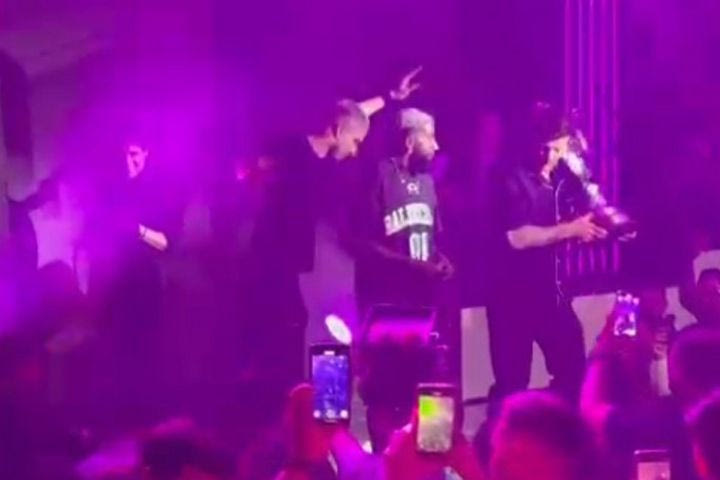 Ολυμπιακός: Τα VIDEO του SPORT24 με το ζεϊμπέκικο και το τραγούδι του Πασχαλάκη