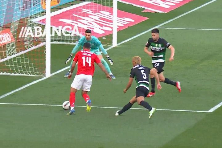 Με αδιανόητη ενέργεια Παυλίδη το 1-1 της Μπενφίκα, πέρασε τρεις παίκτες της Σπόρτινγκ και έδωσε την ασίστ