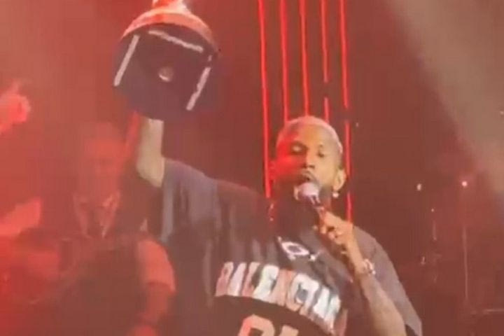 Ολυμπιακός: Τα VIDEO του SPORT24 με τον απίθανο Ροντινέι που τραγούδησε ξανά τον ύμνο των Πειραιωτών, αλλά και την “πανσέληνο”