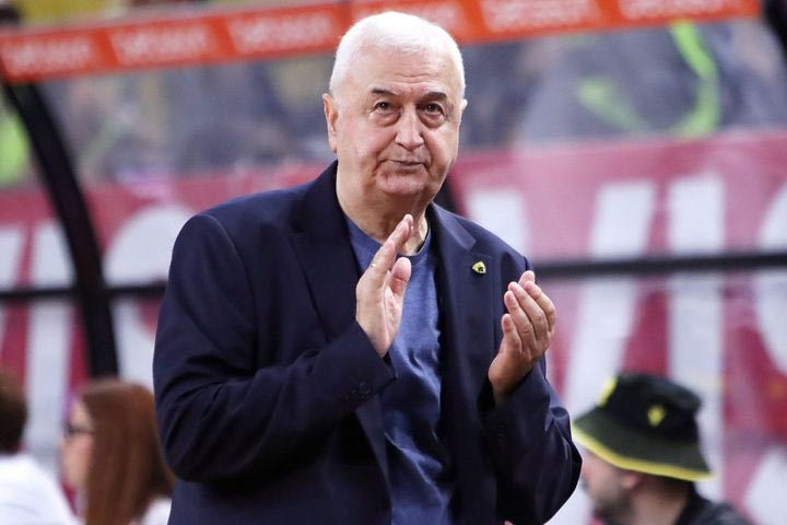 Η ΑΕΚ Betsson αποθέωσε τον Ντράγκαν Σάκοτα με μίνι – αφιέρωμα και με το αγαπημένο σύνθημα στη SUNEL Arena