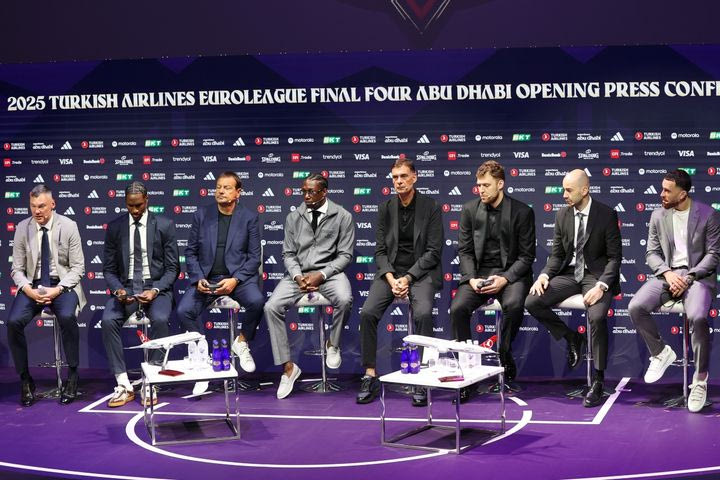 LIVE από το SPORT24 η συνέντευξη Τύπου Μπαρτζώκα – Αταμάν και των παικτών Ολυμπιακού – Παναθηναϊκού