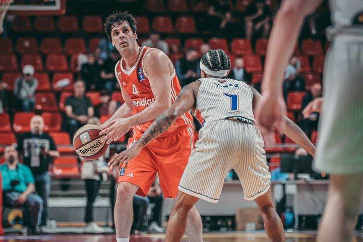 Ο Ερυθρός Αστέρας προκρίθηκε στα ημιτελικά της ABA Liga, έχασε τον Κάλινιτς και είδε χαμό με Τεοντόσιτς