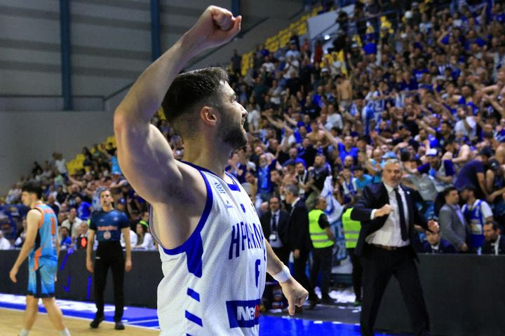 Ο Νίκος Τσιακμάς λύγισε κατά τη διάρκεια των δηλώσεών του SPORT24: “Έχω περάσει δύσκολα, αυτό είναι αφιερωμένο στον παππού μου”