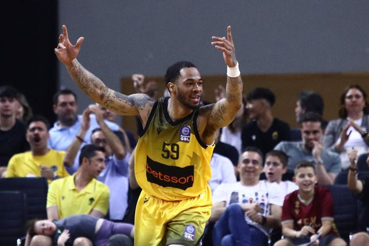 Ο Ρέιτζον Τάκερ στο SPORT24: “Η ΑΕΚ με αγκάλιασε, δεν εξαρτάται από μένα η παραμονή μου”