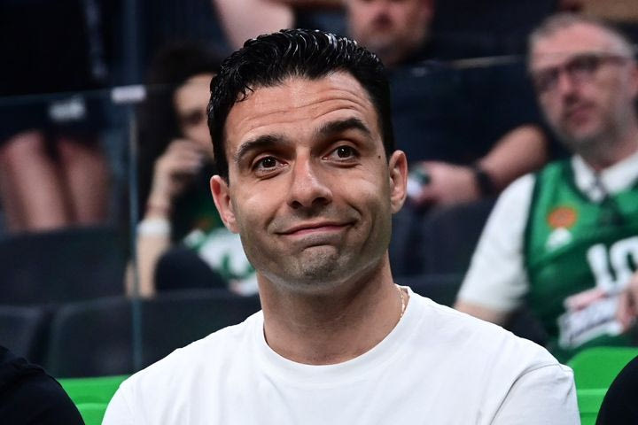 Ο Γιώργος Τζαβέλλας ντύθηκε Άγιος Βασίλης και έκανε έκπληξη στην κόρη του