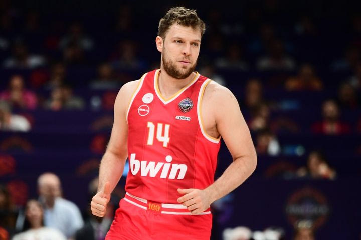 Final Four 2025, Βεζένκοβ: “Ένα ‘ευχαριστώ’ είναι λίγο προς τον κόσμο του Ολυμπιακού, δεν έχουμε χρόνο, πρέπει να μείνουμε ενωμένοι”