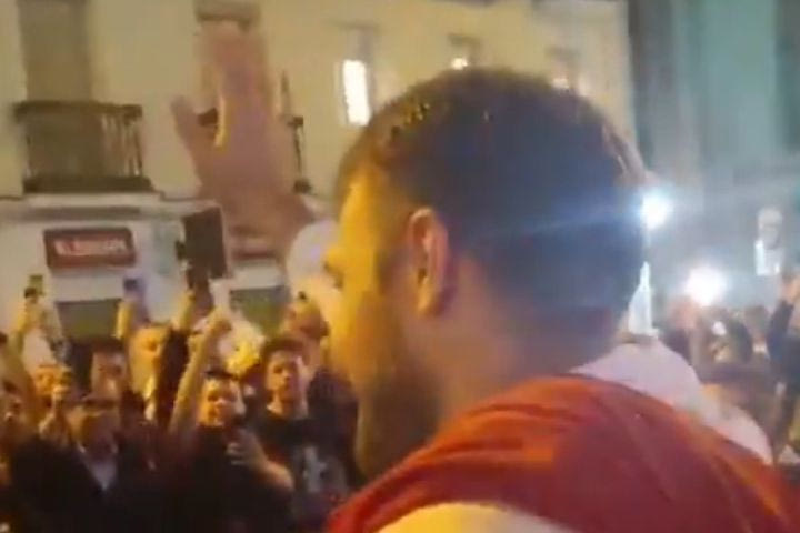 Το VIDEO του SPORT24 έξω από τη Movistar Arena: “Σάσα, ψυχάρα, Ολυμπιακάρα”