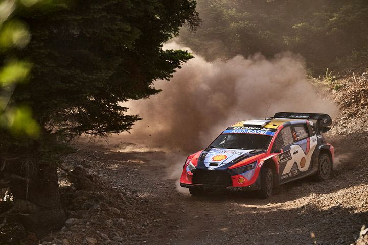 Ολομέτωπη επίθεση του Τάνακ, άνοιξε τη διαφορά από τον Οζιέ το πρωί του Σαββάτου