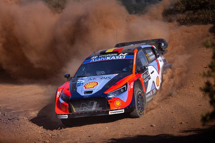 Νεβίλ: “Δική μας απόφαση να συνεχίσουμε μετά το κλατάρισμα, έχουμε ακόμα ελπίδες” -Δείτε το VIDEO