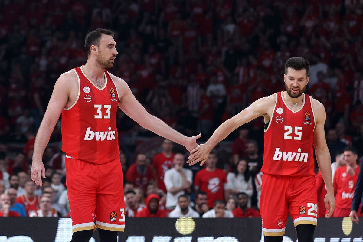 Ο Μιλουτίνοφ και ο Πίτερς