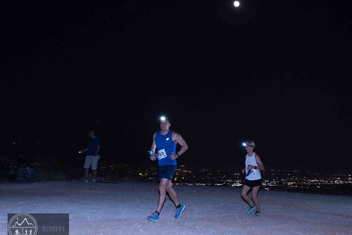 Poikilo Night Trail: Οταν κοιτάς τη νυχτερινή Αθήνα από ψηλά