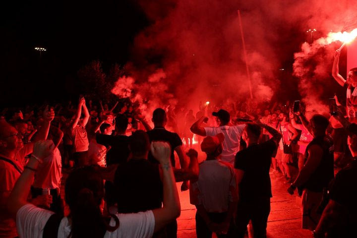 Ολυμπιακός: Χαμός στο ΣΕΦ από τον κόσμο που περιμένει την ερυθρόλευκη αποστολή