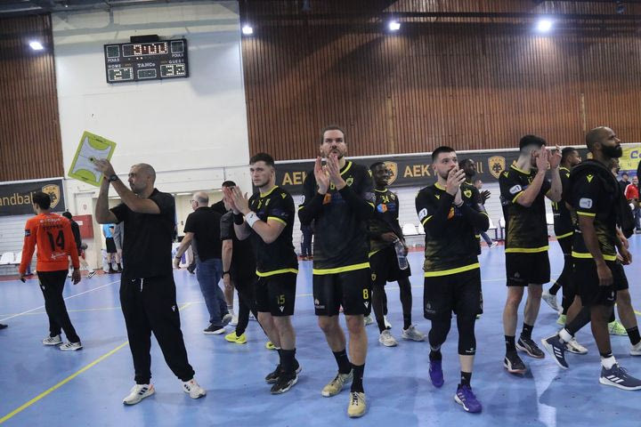 ΑΕΚ: Μια αγωνιστική από τη ΔΕΑΒ για ρίψη μπουκαλιών στον πρώτο τελικό της Handball Premier