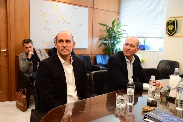 ΣΕΦ, Ολυμπιακός: Η συνάντηση Μητσοτάκη – Αγγελόπουλων που σφράγισε το ιστορικό deal