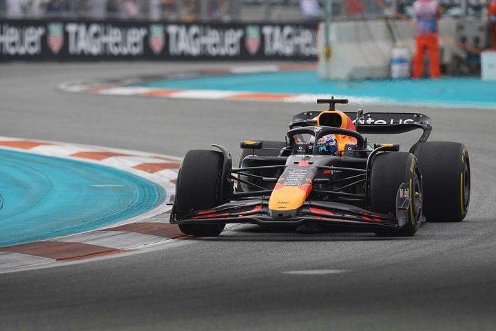 Γιατί “ναυαγεί” κάθε οδηγός στο διπλανό γκαράζ του Μαξ Φερστάπεν στη Red Bull