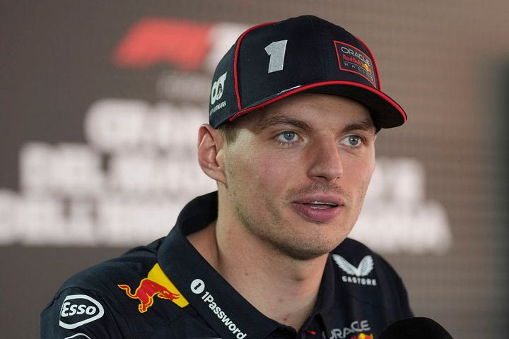 Ο Φερστάπεν πήρε την ευθύνη για την πρόσκρουση στον Ράσελ: “Δεν ήταν κάτι σωστό”