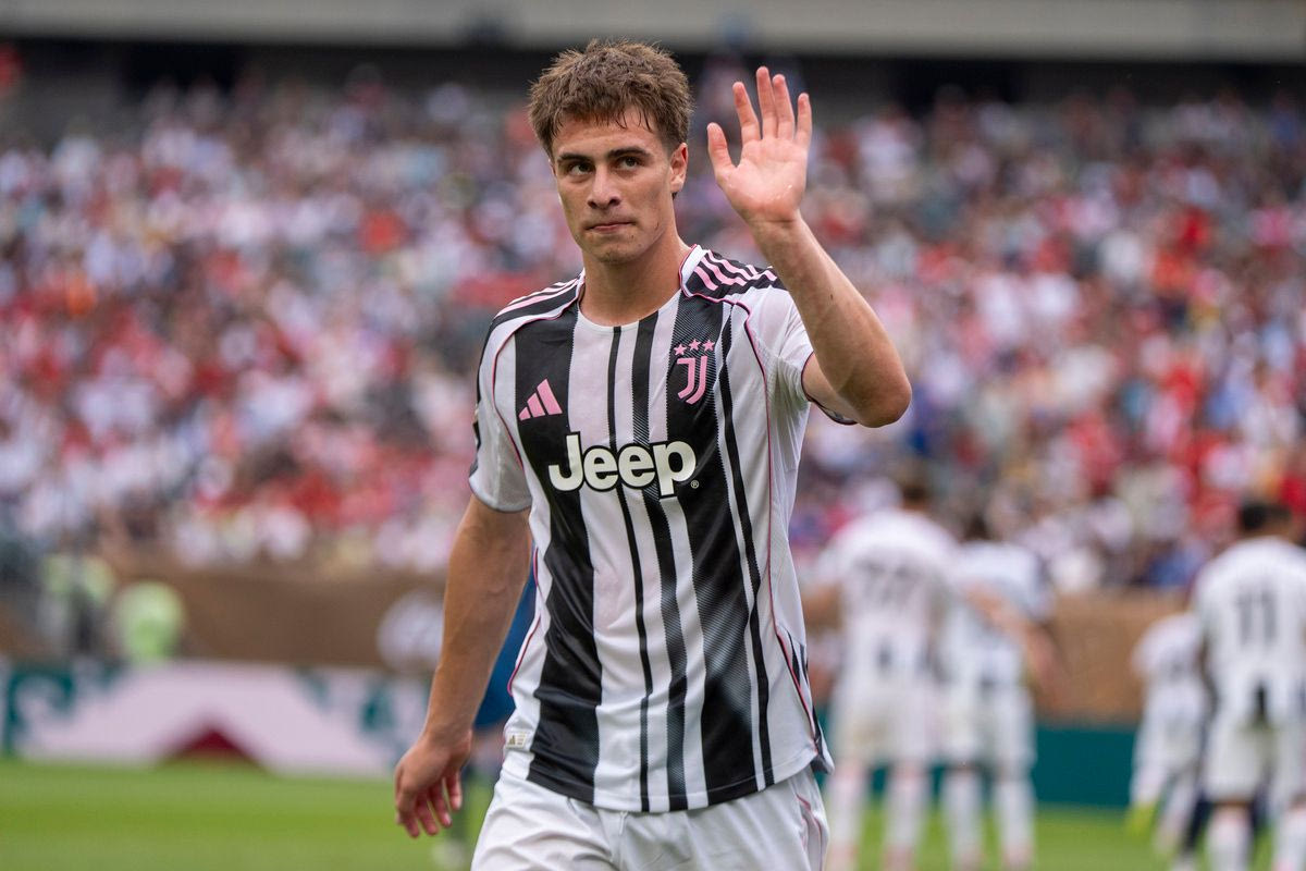 Ο Γιλντιζ με τη φανέλα της Γιουβέντους