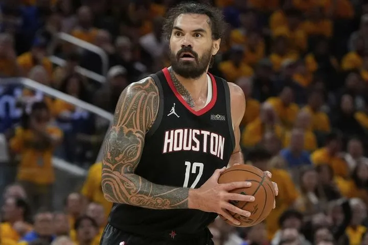 NBA: Ο Άνταμς συμφώνησε με τους Ρόκετς για νέο τριετές συμβόλαιο αντί 39 εκατ. δολαρίων