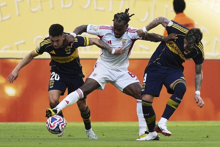 Μπόκα – Μπενφίκα 2-2: Επτάψυχη η ομάδα του Παυλίδη, πήρε την ισοπαλία σε ένα ματς με ένταση και τρεις κόκκινες κάρτες