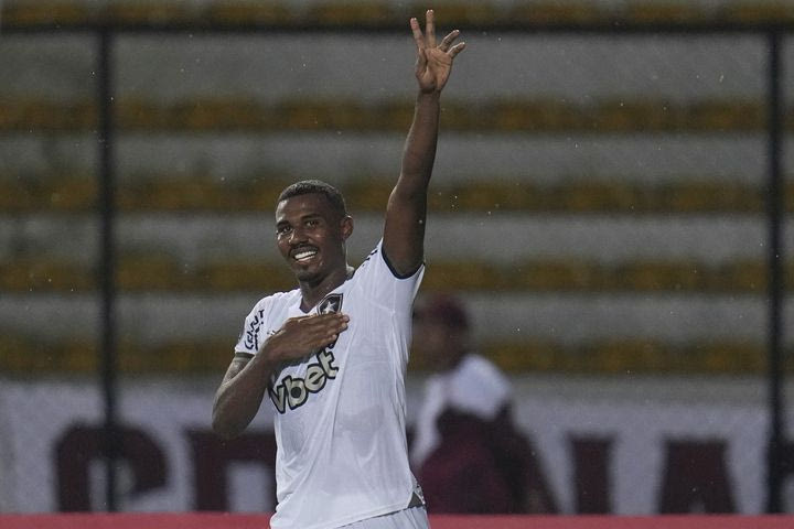 Ολυμπιακός: Στα υπόψη ο Κουιαμπάνο, οι επιλογές του Μεντιλίμπαρ στην αριστερή πλευρά της άμυνας πίσω από τον Ορτέγκα