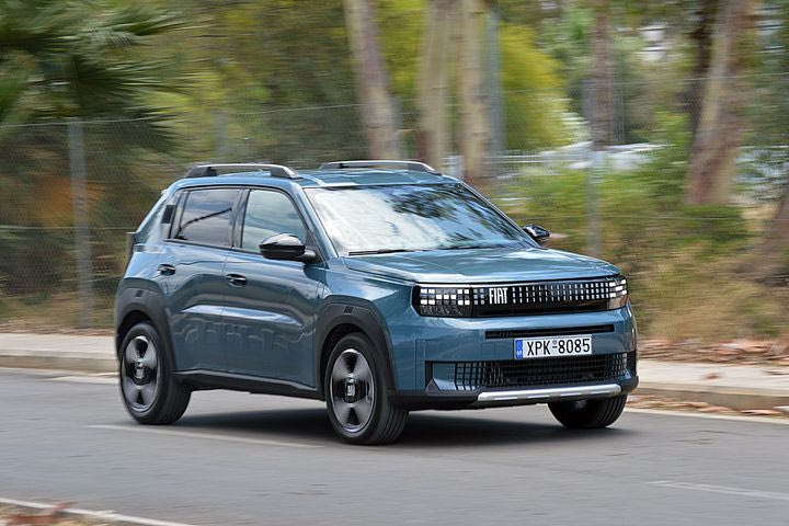 Δοκιμάζουμε το Grande Panda Hybrid: Το μικρό που ξέρει να ξεχωρίζει και ξαναβάζει τη Fiat στο σωστό δρόμο