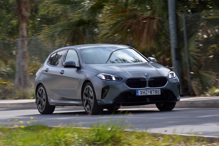 Δοκιμάζουμε την ξεχωριστή BMW 120i που κάνει τα premium πιο επίκαιρα και ενδιαφέροντα από ποτέ