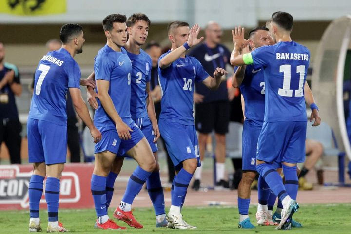 Το εορταστικό κλίμα στο Παγκρήτιο από 20.000 φιλάθλους κι η επιθετική μηχανή στην παρακάμερα της φιλικής νίκης της Εθνικής Ελλάδας