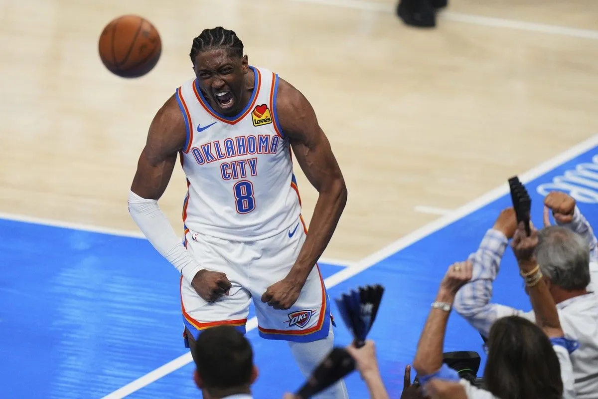 Ο Τζέιλεν Γουίλιαμς κάρφωσε με το ένα χέρι στον αιφνιδιασμό για το Dunk of the Night στο Game 1 των τελικών του NBA