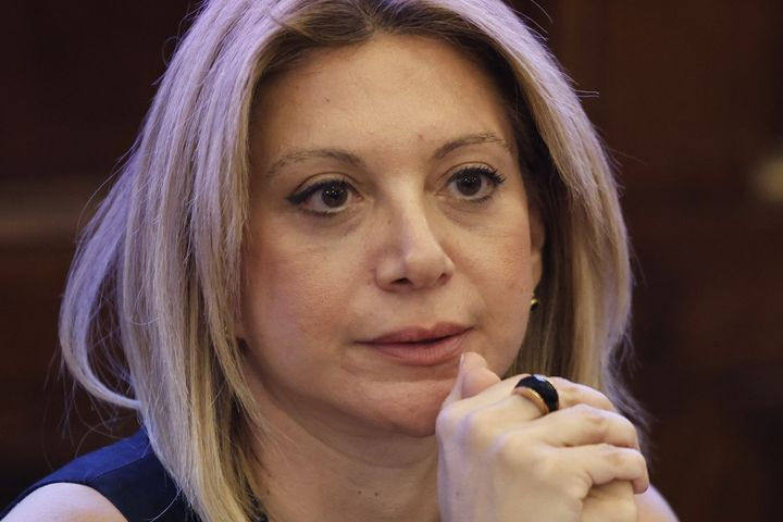 Πρώην αθλητικός δικαστής φέρεται να είναι ο άνδρας που μετέφερε στη Μαρία Καρυστιανού τις πληροφορίες ότι κινδυνεύει η ζωή της