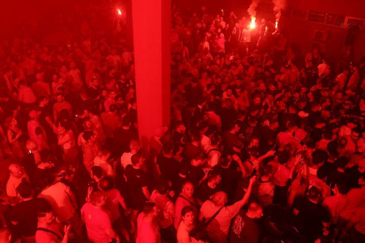 Το SPORT24 στην υποδοχή της αποστολή του Ολυμπιακού στο ΣΕΦ: Παροξυσμός από χιλιάδες φίλους των Πειραιωτών