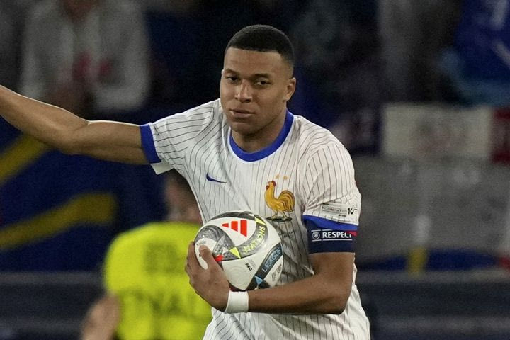 Ο Εμπαπέ συνεχίζει να γράφει ιστορία με το εθνόσημο: Έγινε ο τρίτος παίκτης της Γαλλίας, που φτάνει τα 50 γκολ