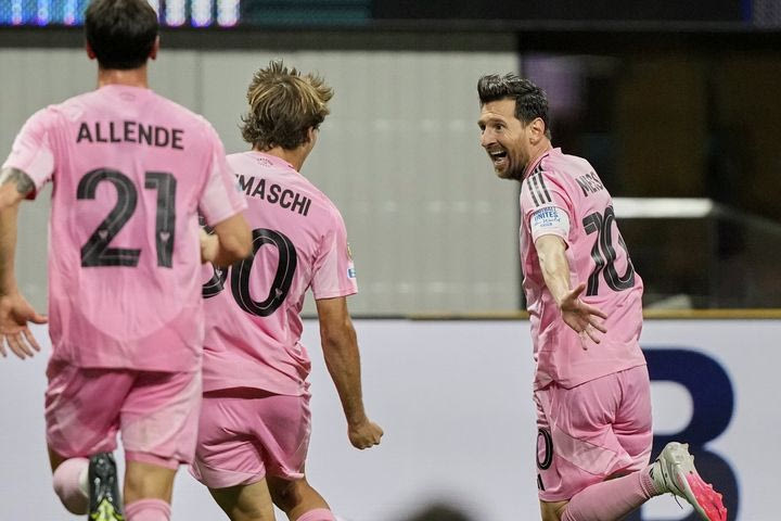 Free kick master: Ο Μέσι πλησιάζει “επικίνδυνα” τους Πελέ και Ζουνίνιο