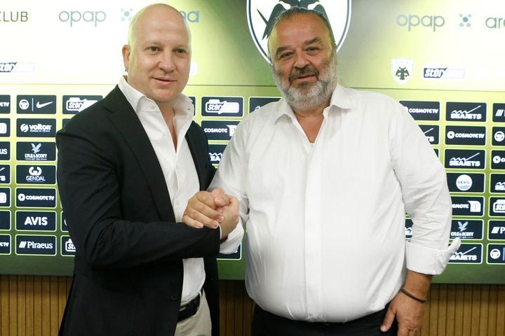 ΑΕΚ: Η χειραψία Ηλιόπουλου – Νίκολιτς στην παρουσίαση του Σέρβου προπονητή