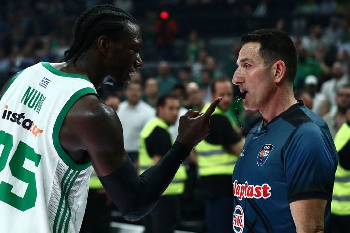Ολυμπιακός: Καταγγελία των ερυθρολεύκων για τον Κέντρικ Ναν, “Επιτέθηκε και προσπάθησε να χτυπήσει τον Θεωνά”