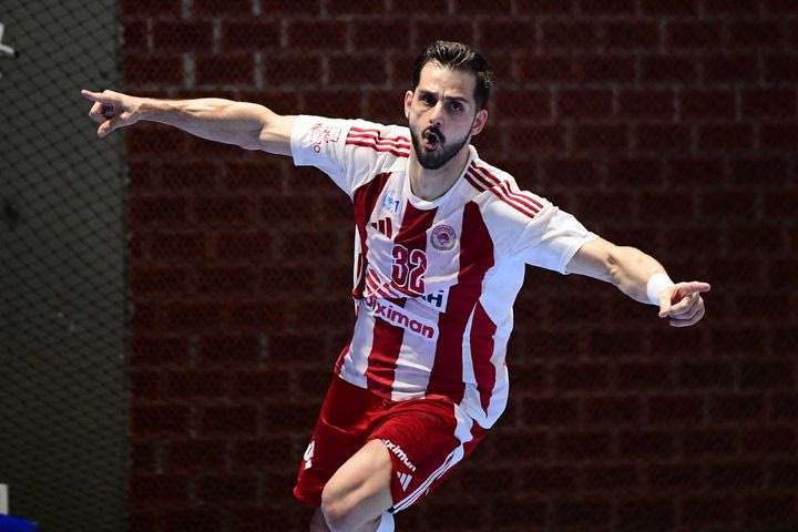 Ολυμπιακός – ΑΕΚ 31-26: Νέα κυριαρχική εμφάνιση από τους ερυθρόλευκους κόντρα στην παραδομένη Ένωση και αγκαλιά με το back-to-back