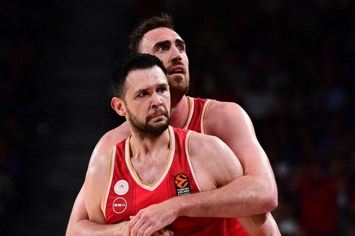 Ο Κώστας Παπανικολάου στο SPORT24 για το μέλλον του Μιλουτίνοβ: “Ξέρει πόσο πολύ τον θέλουμε εδώ δίπλα μας, για τα επόμενα χρόνια, όχι μόνο για την επόμενη σεζόν”