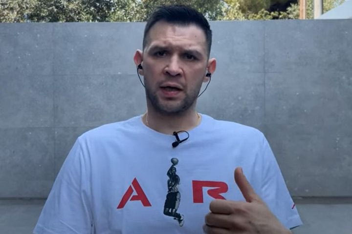 O Κώστας Παπανικολάου στο SPORT24 για το πρωτάθλημα του Ολυμπιακού και τους Αγγελόπουλους, Μπαρτζώκα και Μιλουτίνοβ