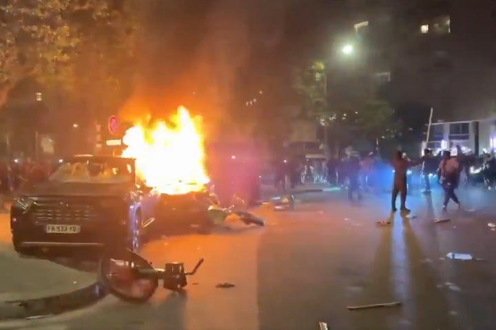 Παρί: Άγρια σκηνικά στο Παρίσι για την κατάκτηση του Champions League, φωτιές σε αυτοκίνητα και συμπλοκές με την αστυνομία