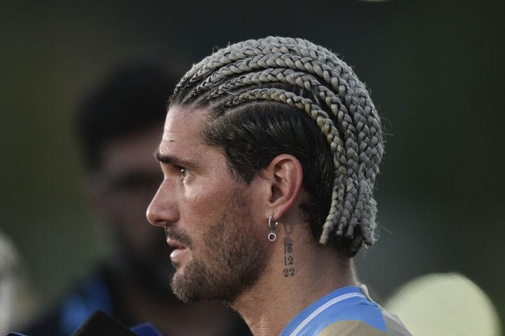 Ο Ντε Πολ υιοθετεί κάθε hair trend του Μπέκαμ και γίνεται viral