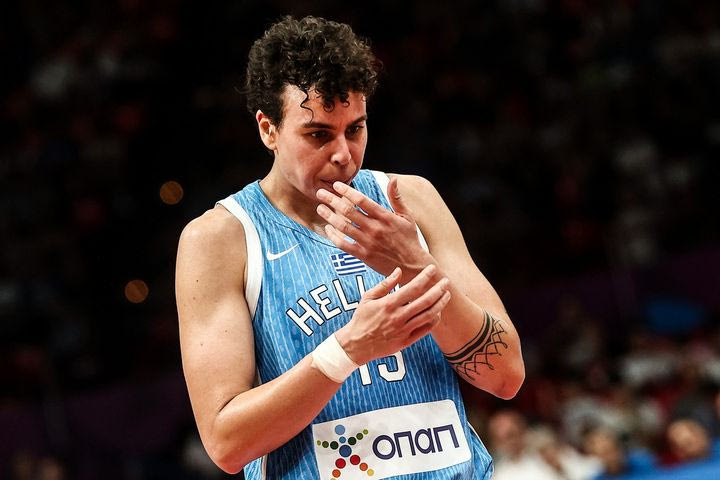 Η Άρτεμις Σπανού στο SPORT24: “Ο κόσμος να έρθει με την Τουρκία και να κάνει νέο ρεκόρ στο ΣΕΦ – Ξέρω ότι θα παίξουμε με καρδιά”